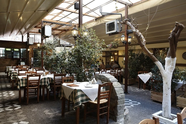 Η ταβέρνα Ροζαλία στα Εξάρχεια