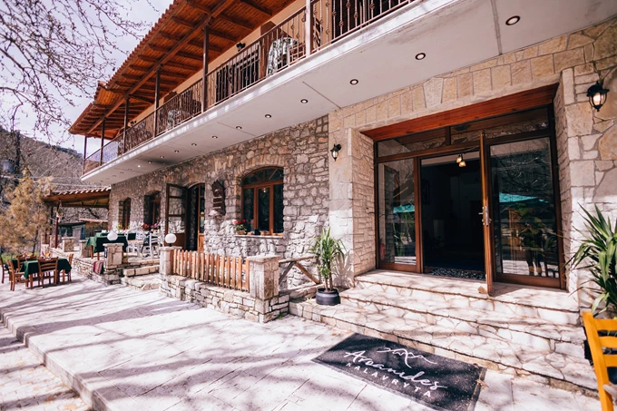 AROANIDES Mountain Hotels