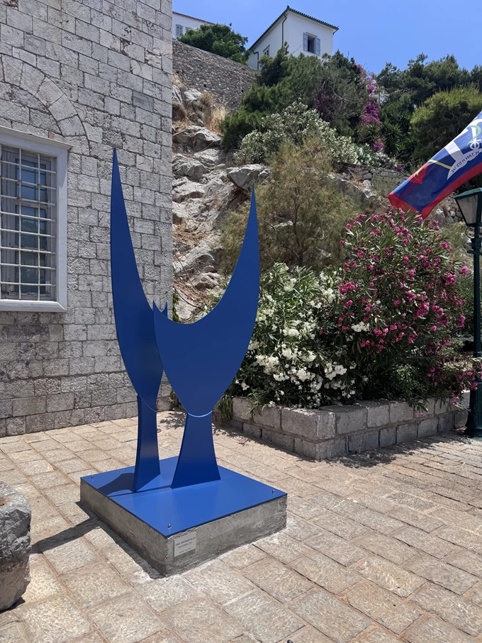 Γλυπτά "Του Αιθέρα και της Θάλασσας" από τη Βένια Δημητρακοπούλου στην 'Υδρα - εικόνα 2