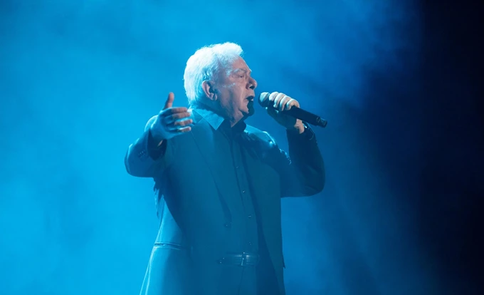 Όμορφη Πόλη - 100 χρόνια Μίκης Θεοδωράκης