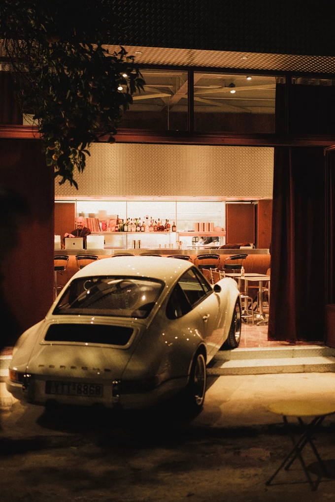 Το μπαρ εστιατόριο Βουλκανιζατέρ στο Κουκάκι 1