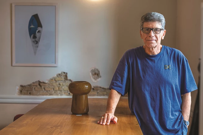 Γιάννης Μπέζος