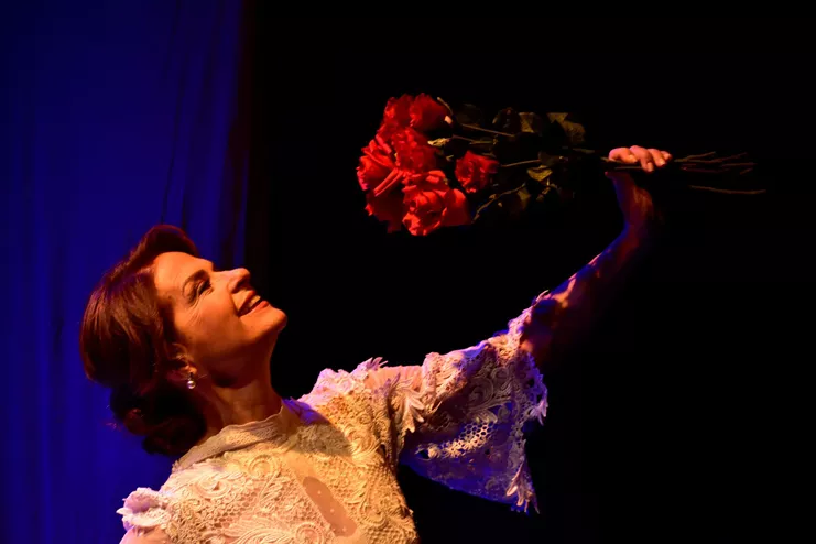 Σαν ρόδο και σαν αίνιγμα