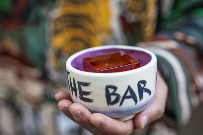 Το 'The Bar in Front of the Bar' έχει βρει το δρόμο του