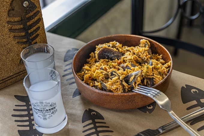 Το εστιατόριο Ψαροκόκαλο της Άννας στο Κερατσίνι 2