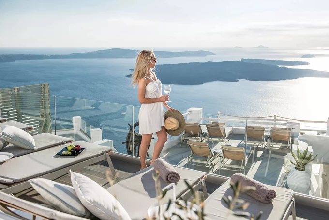 On the Rocks ξενοδοχείο στη Σαντορίνη