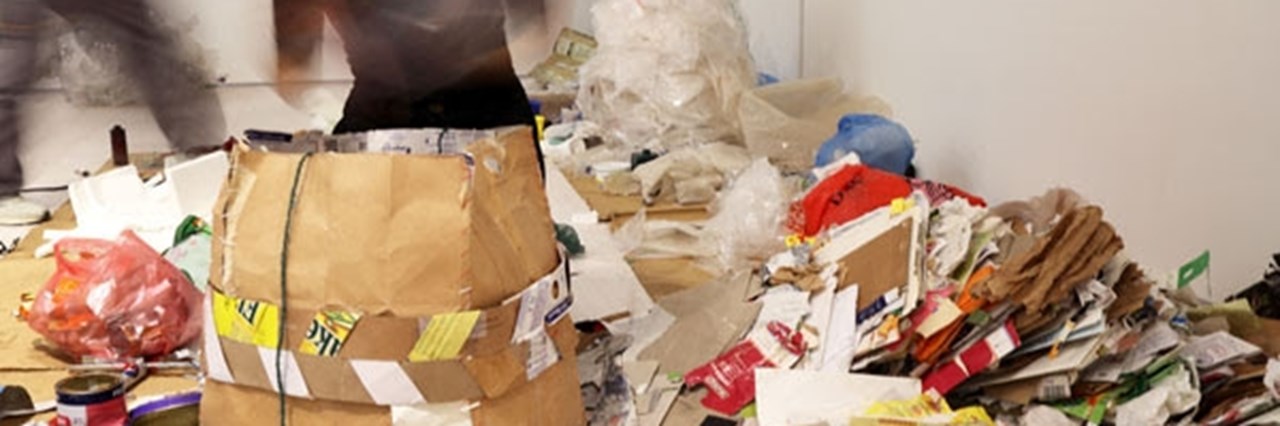 Η Jennifer Nelson κουβαλά το βάρος των σκουπιδιών ενός χρόνου στο Εθνικό Μουσείο Σύγχρονης Τέχνης - εικόνα 7