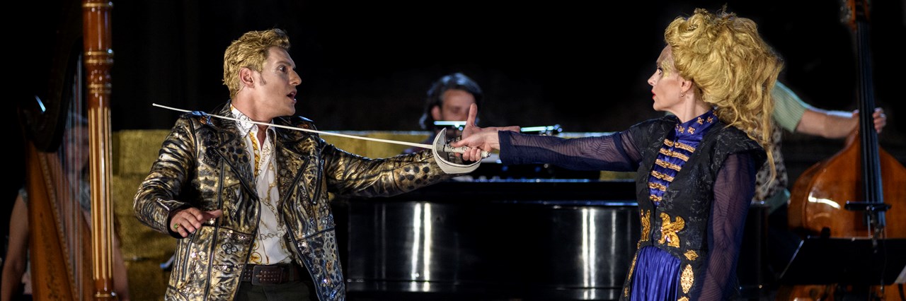 Οι δυο παραστάσεις του Γιάννη Καλαβριανού που περιμένουμε - εικόνα 1