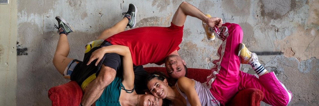 "Το μαγικό πινέλο της Νουρ": Ο πολύχρωμος κόσμος της ζωγραφικής ζωντανεύει στο Τρένο στο Ρουφ - εικόνα 2