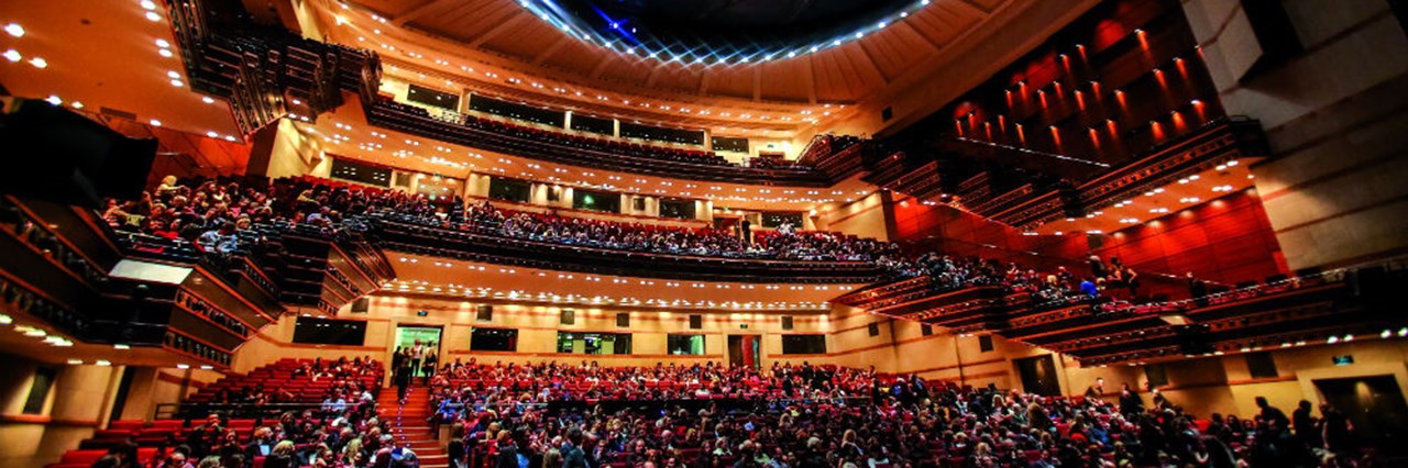 "Καλιφόρνια Ντρίμιν 2", 20 χρόνια μετά": Δείτε φωτογραφίες από την παράσταση του θεάτρου Από Μηχανής - εικόνα 8