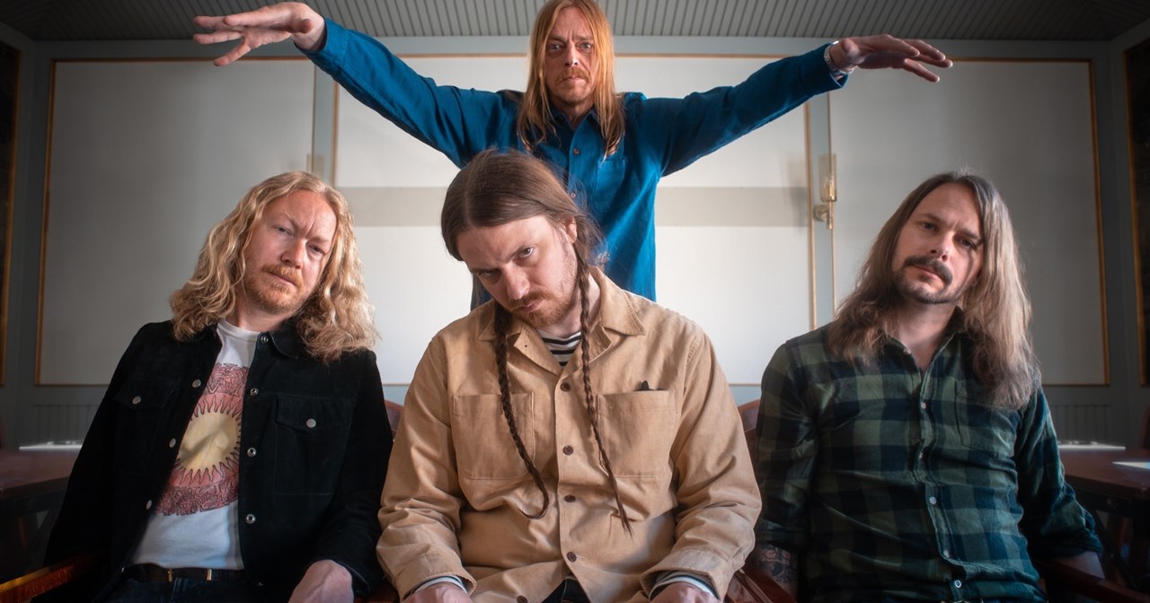 Η Ηρώ κυκλοφορεί το ερωτικό ζεϊμπέκικο "Όλο το Μπλε" - εικόνα 1