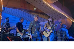 Η ομάδα Nefelopetra επιστρέφει με την παράσταση "Maskaráta" - εικόνα 1