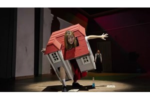 Παραστάσεις καθολικής προσβασιμότητας για την "Αλίκη" του Μικρού Εθνικού - εικόνα 4