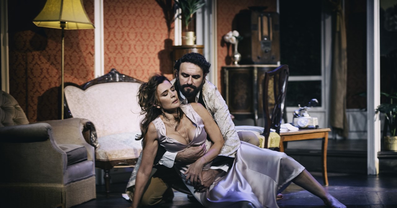 Τελευταίες παραστάσεις για τη "Φιλουμένα Μαρτουράνο" με τη Μαρία Ναυπλιώτου και τον Μελέτη Ηλία - εικόνα 4