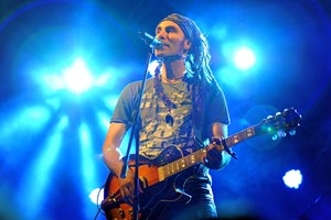 "Stand-up Symphony": Ποιος είπε ότι η stand-up κωμωδία δεν ταιριάζει με τη συμφωνική μουσική; - εικόνα 2