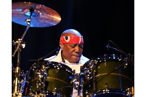 Angélique Kidjo: "Όταν κοιτάς τη Γη από το Διάστημα δεν υπάρχουν σύνορα" - εικόνα 3