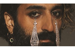 "Κάπου περνούσε μια φωνή": Τελευταίες παραστάσεις για την bijoux de kant - εικόνα 4