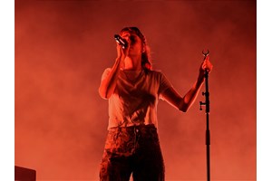 JJ, πώς είναι να βλέπεις όλο τον κόσμο να τραγουδάει το "Way Down We Go"; - εικόνα 3