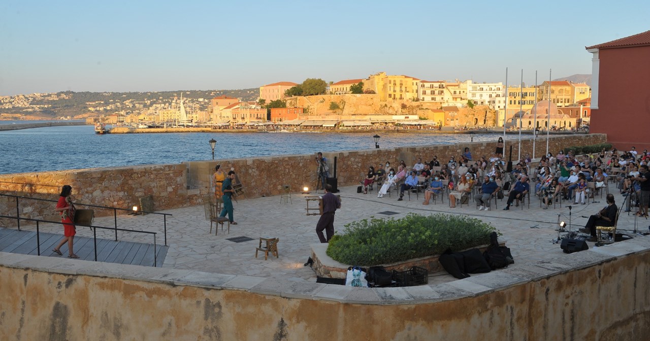 Ένα λεύκωμα αφιερωμένο στη γυναίκα και στην Ελλάδα για τα 200 χρόνια από την Επανάσταση - εικόνα 3