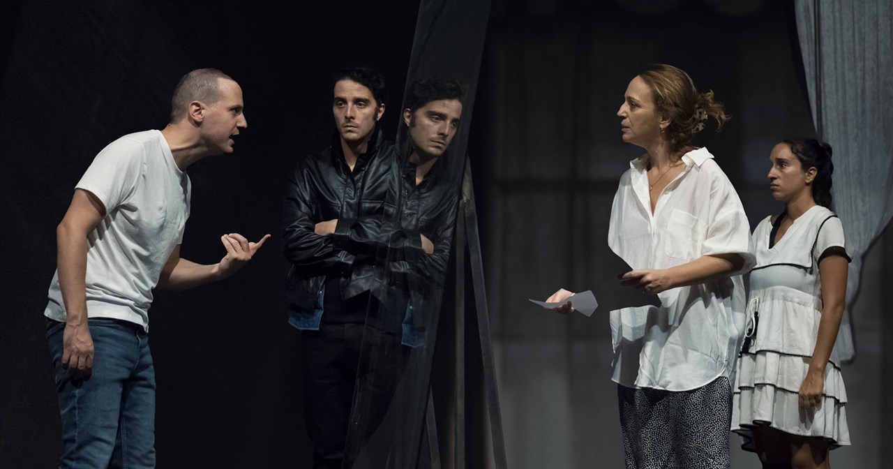 "Γυάλινος κόσμος" : Η παράσταση του Θεάτρου Τέχνης που συζητήθηκε συνεχίζει - εικόνα 3