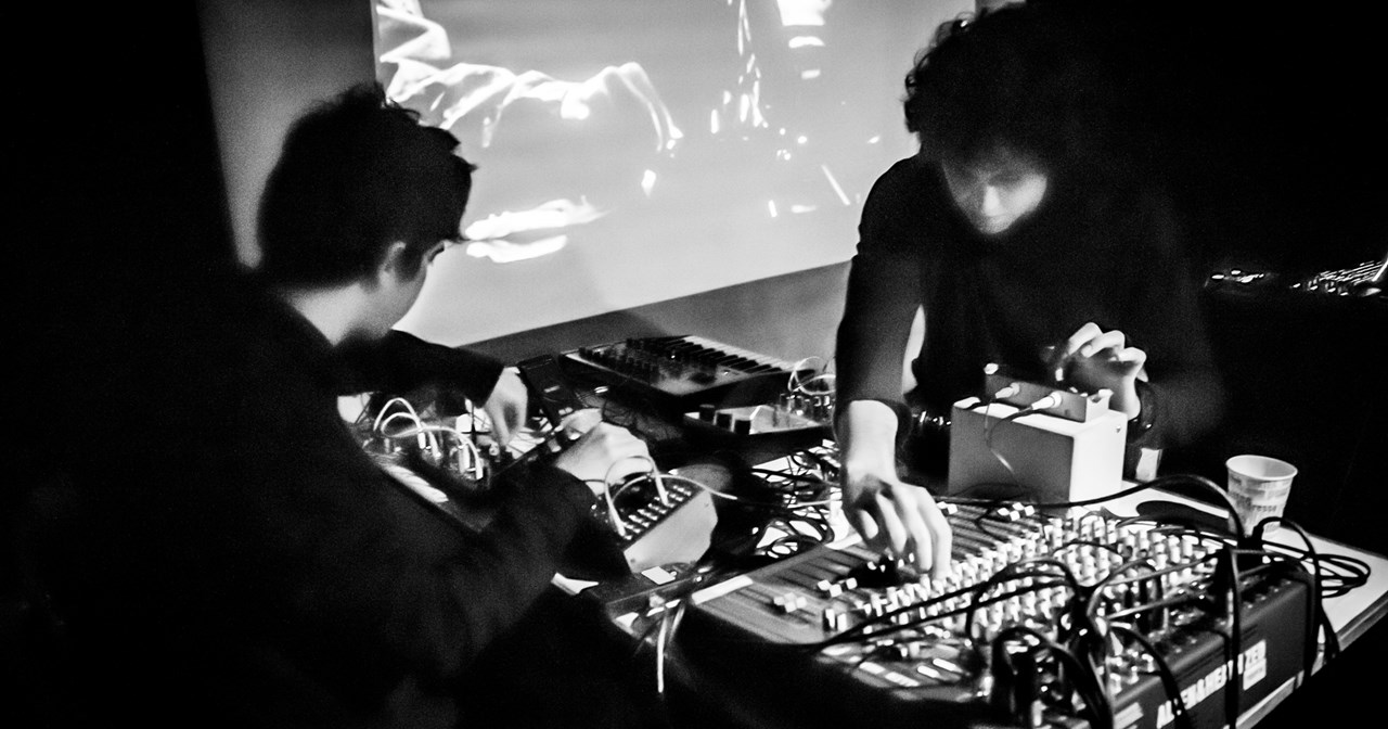 "Strange": Τι "παράξενο" ακούγεται στο -1 της Στέγης; - εικόνα 1