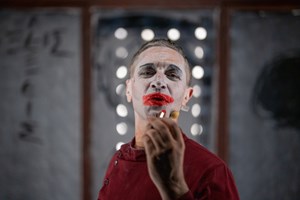 Ο Αιμίλιος Χειλάκης "Μόνος με τον Άμλετ" στο Δημοτικό Θέατρο Λυκαβηττού - εικόνα 5