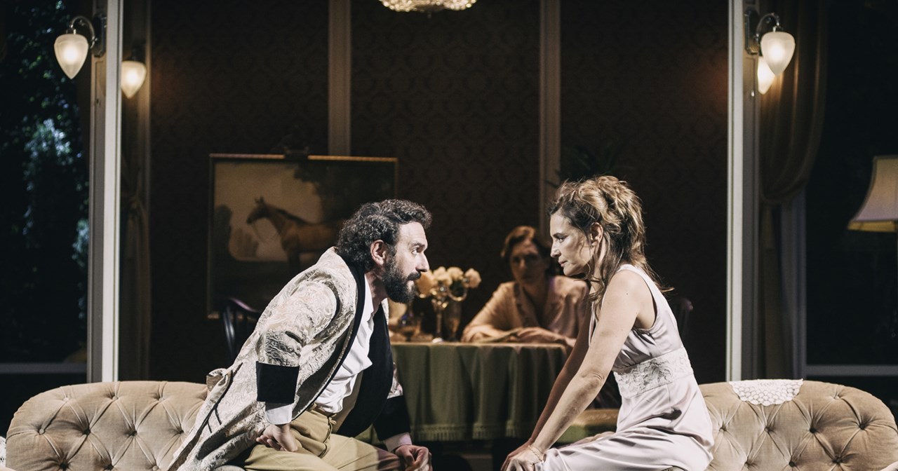 "Τσιτάχ. Η ερημιά του τερματοφύλακα": Ο Γιώργος Νινιός επιστρέφει στο θέατρο Σταθμός με τον εξομολογητικό μονόλογο του Βασίλη Κατσικονούρη - εικόνα 5