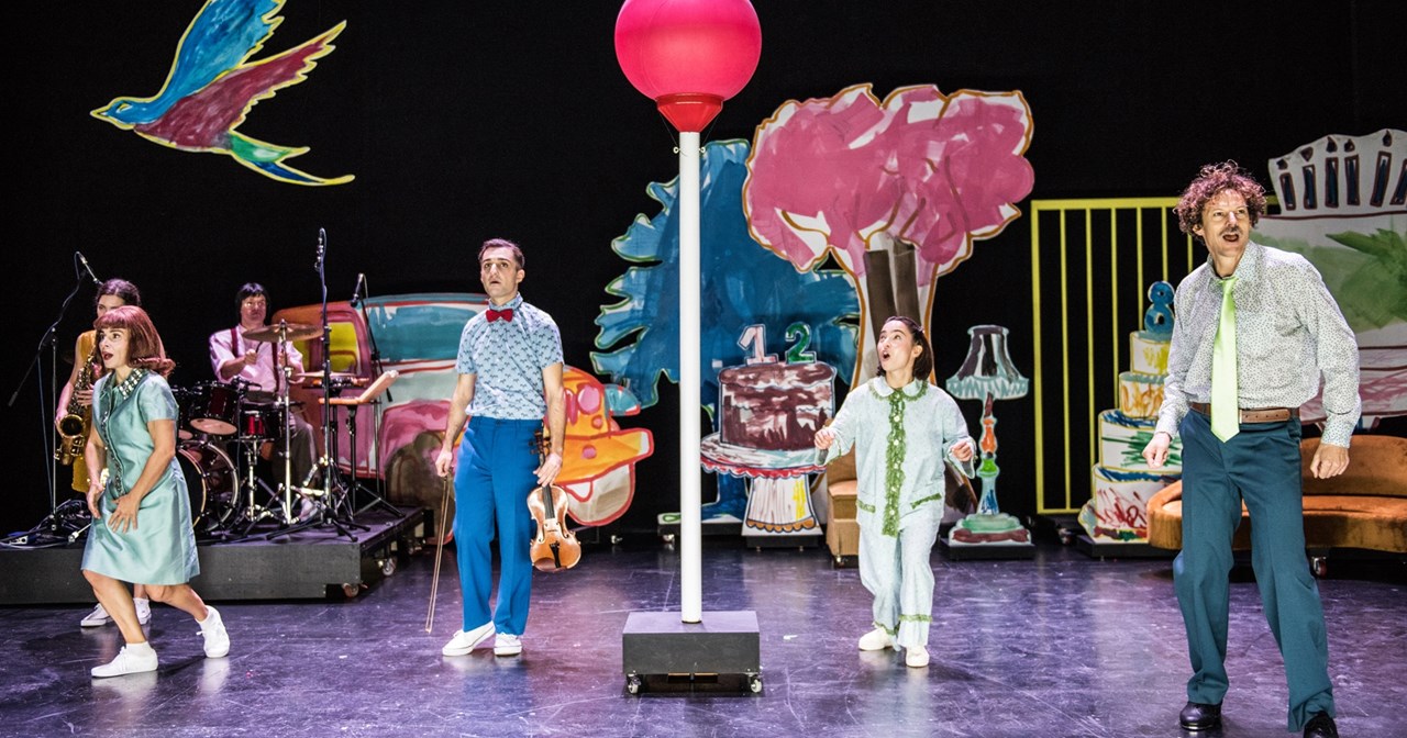 Εναέριες ακροβατικές χορογραφίες στο Christmas Theater - εικόνα 9