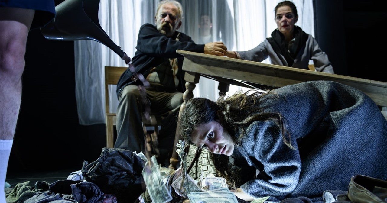 Μια μεγάλη επιτυχία σε επανάληψη αλλά κι ένα υπερρεαλιστικό "Μεμοράντουμ" κάνουν αίσθηση στο νέο πρόγραμμα του Θεάτρου Μπέλλος - εικόνα 4