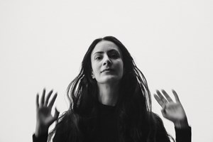 Από τον Πειραιά στη Νέα Υόρκη: Η Ιόλη Ανδρεάδη σκηνοθετεί την 'Ελένη' του Ευριπίδη στο The Tank Theater - εικόνα 4