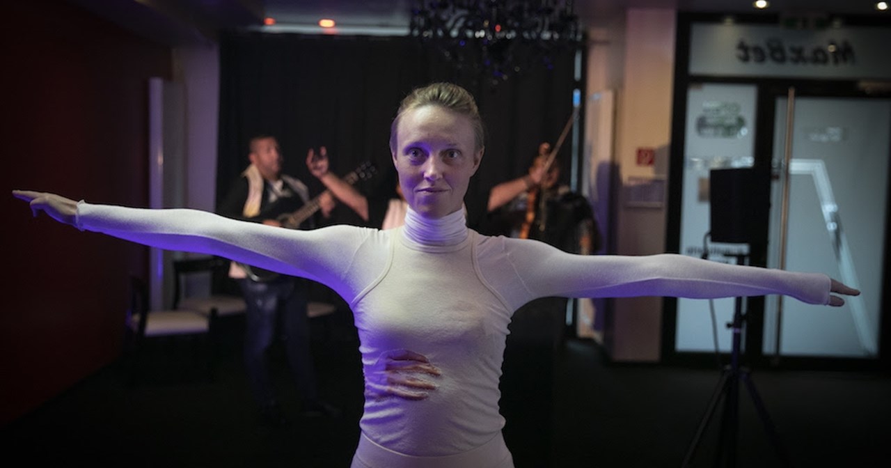 Οι CHÓRES τραγουδούν για τις "Γυναίκες στο σκοτάδι" - εικόνα 1