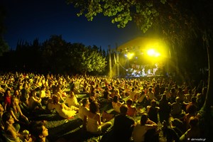 Στάθη Άννινε, πώς θα μας μεταφέρεις από τον "Παρνασσό" στο ομιχλώδες Λονδίνο των αρχών του 20ου αιώνα; - εικόνα 5