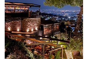 Γιορτάζοντας στον ατμοσφαιρικό πολυχώρο του "Terra Petra" με θέα όλη την Αθήνα - εικόνα 4