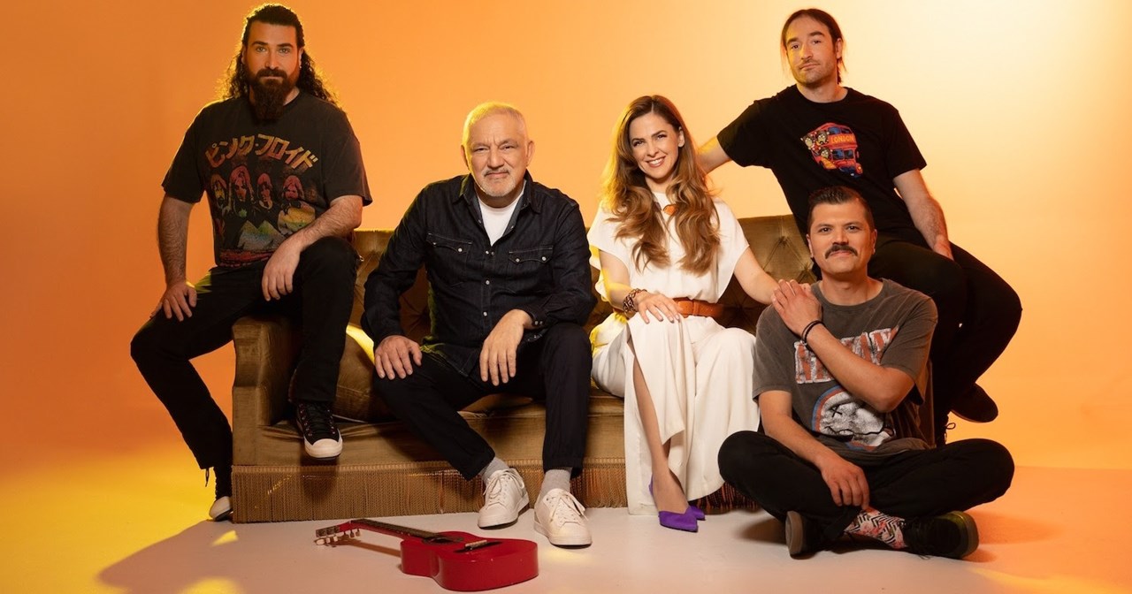 Η Γιώτα Νέγκα συναντιέται με τους θρύλους του λαϊκού τραγουδιού σε μια παράσταση - κατάθεση ψυχής - εικόνα 1