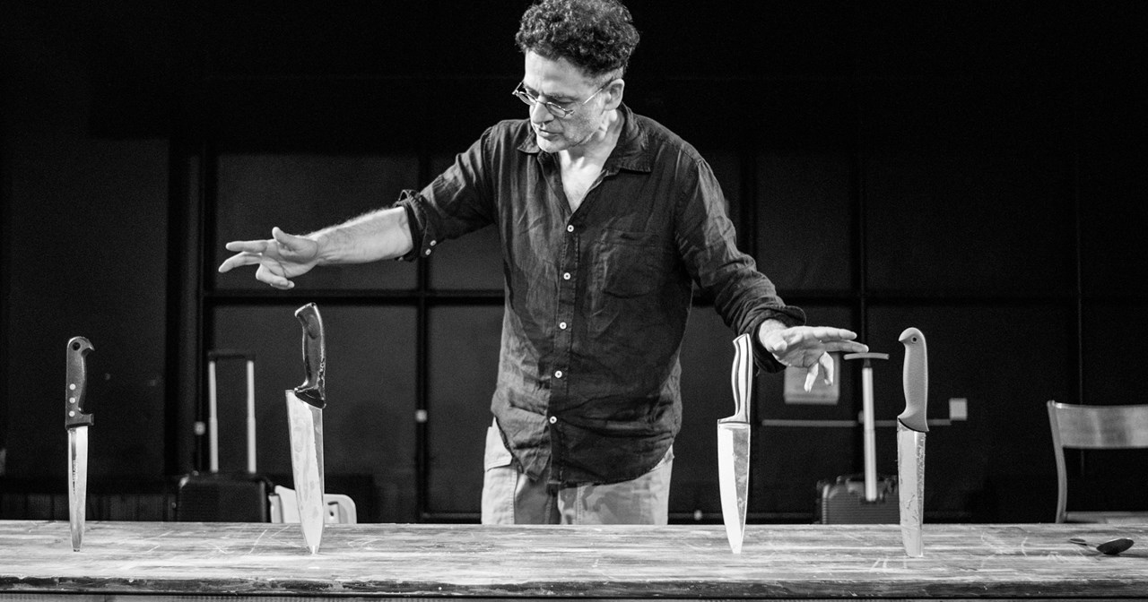 "Οιδίποδας" του Ρόμπερτ Άικ στη Στέγη: Μια καταιγιστική τραγωδία με Κουρή - Καραμπέτη - εικόνα 3