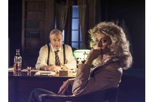 Σε ένα συγκλονιστικό έργο σκηνοθετεί τις Σύρμω Κεκέ και Άννα Καλαϊτζίδου o Βαγγέλης Θεοδωρόπουλος - εικόνα 8