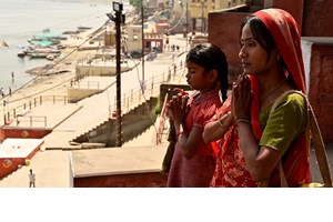 "Η πλεξούδα": 3 πράγματα που ίσως δεν ήξερες για το βιβλίο πίσω από την ταινία - εικόνα 1