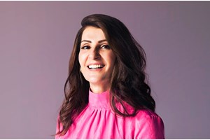 Είδαμε το "Tiny Beautiful Things" της Νία Βαρντάλος, μια παράσταση-καταφύγιο στο Θέατρο Παλλάς - εικόνα 4