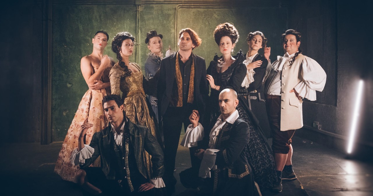 "The Doctor": Η Κατερίνα Ευαγγελάτου σκηνοθετεί το θεατρικό φαινόμενο στο Αμφι-Θέατρο - εικόνα 1