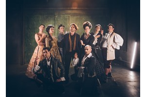 "The Doctor": Η Κατερίνα Ευαγγελάτου σκηνοθετεί το θεατρικό φαινόμενο στο Αμφι-Θέατρο - εικόνα 1