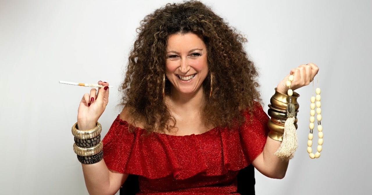 Είναι φίνα είναι και "Ντερμπεντέρισσα" η Κατερίνα Βρανά στην stand up comedy παράσταση που ανεβαίνει για τελευταία φορά - εικόνα 4