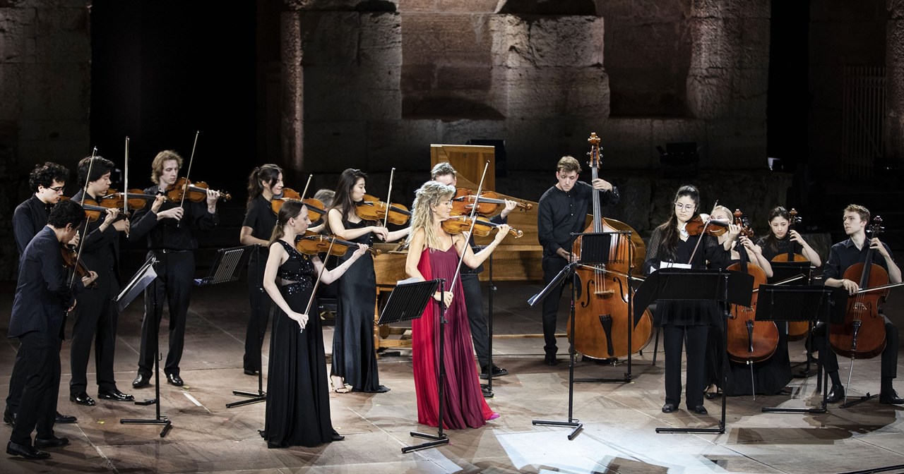 Ιδιαίτερα, πλην σαγηνευτικά προγράμματα σπουδαίων σολίστ (ΝτιΝτονάτο – Λατρύ – Δεσύλλας) στο Μέγαρο - εικόνα 3