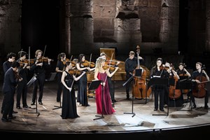 Ιδιαίτερα, πλην σαγηνευτικά προγράμματα σπουδαίων σολίστ (ΝτιΝτονάτο – Λατρύ – Δεσύλλας) στο Μέγαρο - εικόνα 3