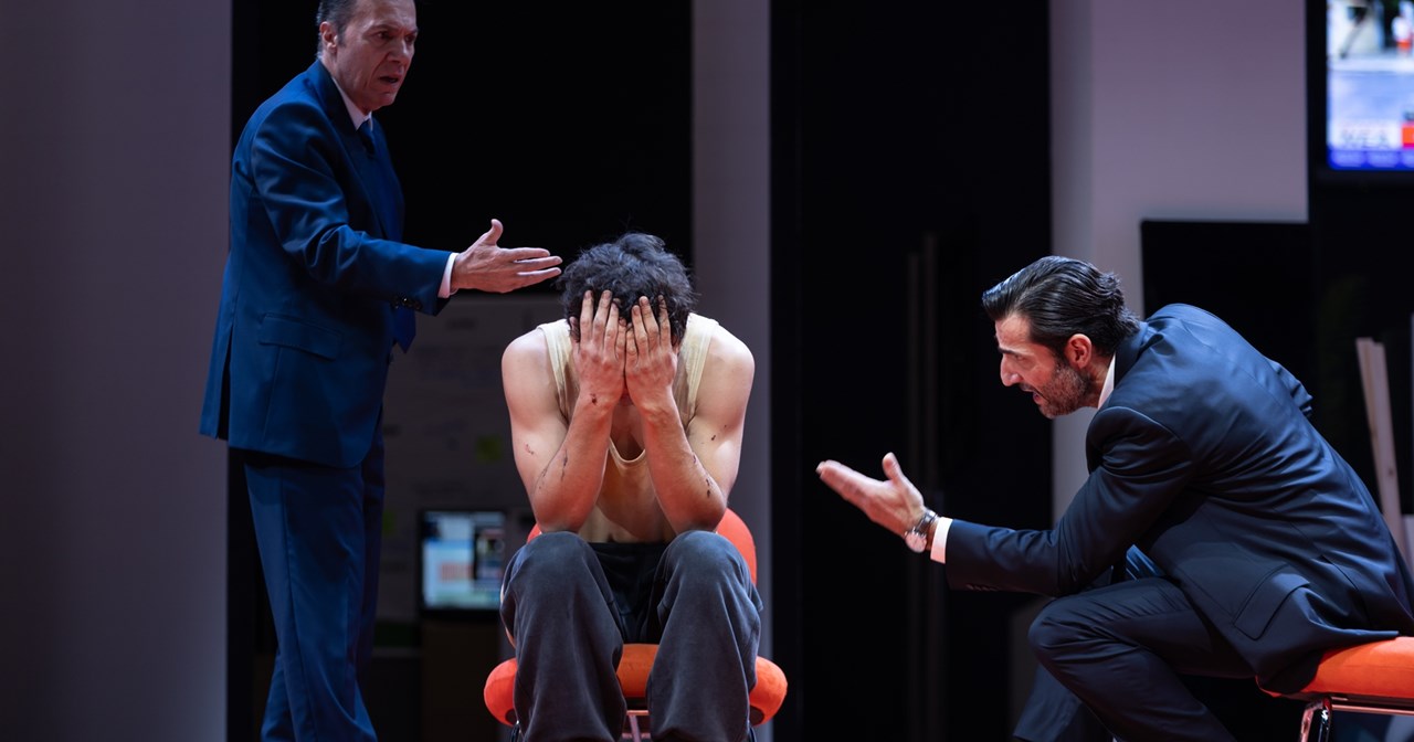 Ο Μάνος Βουλαρινός φέρνει τη "Μεγάλη αρπαχτή" στο Παλλάς - εικόνα 1