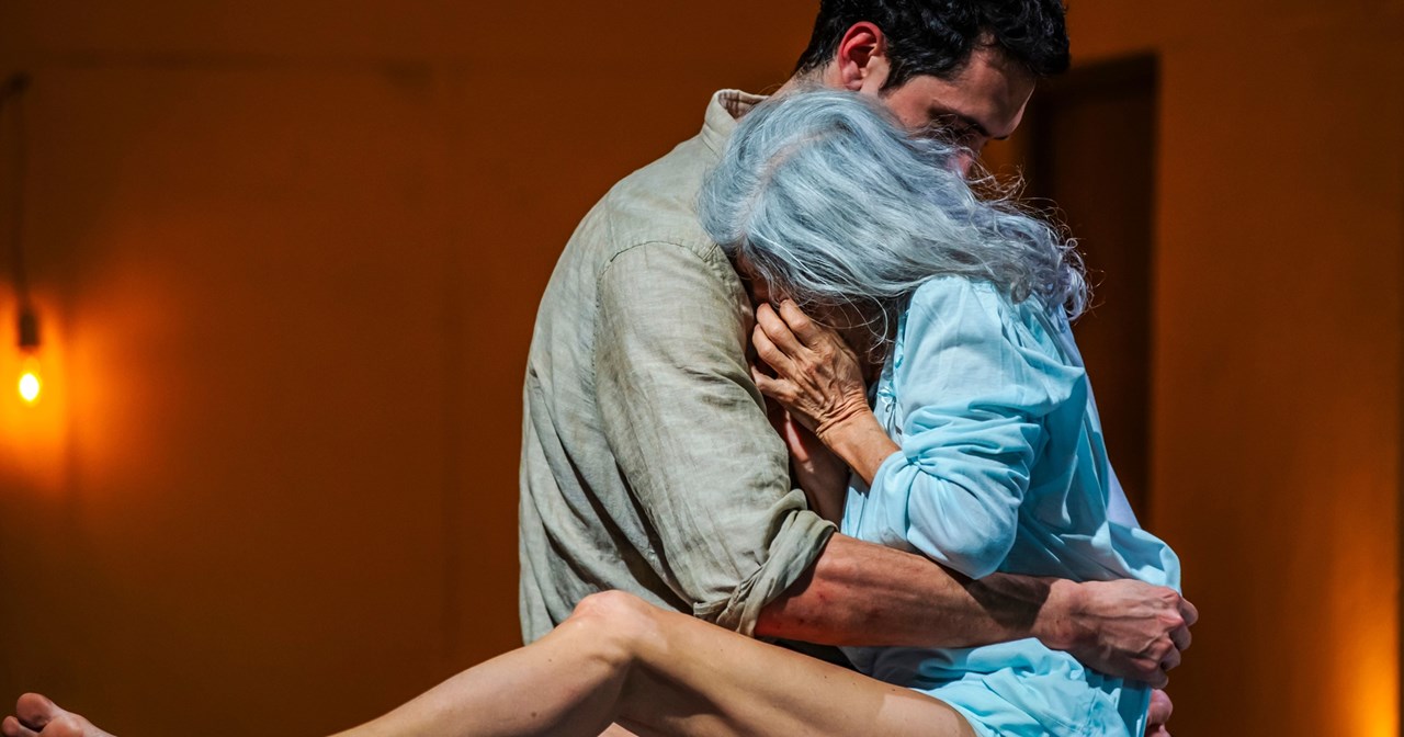 "Πνεύμονες": Ισχυρή παρουσία μιας νέας γενιάς καλλιτεχνών στο Θέατρο Κάτω από τη Γέφυρα - εικόνα 2