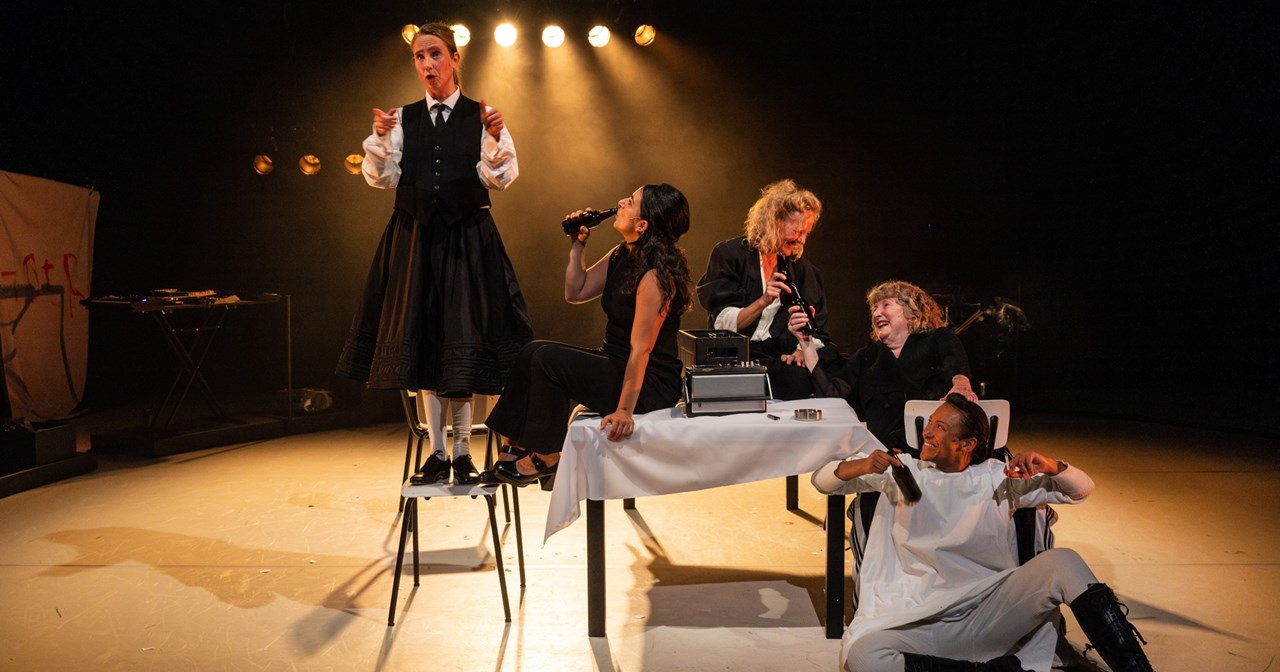 Για την Καρυοφυλλιά Καραμπέτη, η τέχνη έχει ακόμη τη δύναμη να μας λυτρώνει - εικόνα 12