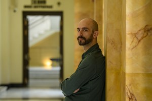 Η Φιλαρέτη Κομνηνού στη βραβευμένη "Αμφιβολία" - εικόνα 5