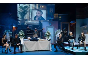 Βασίλης Μαυρογεωργίου: "Η περιέργεια είναι στη φύση μας, αλλά κρύβει τον σπόρο της αυτοκαταστροφής" - εικόνα 12