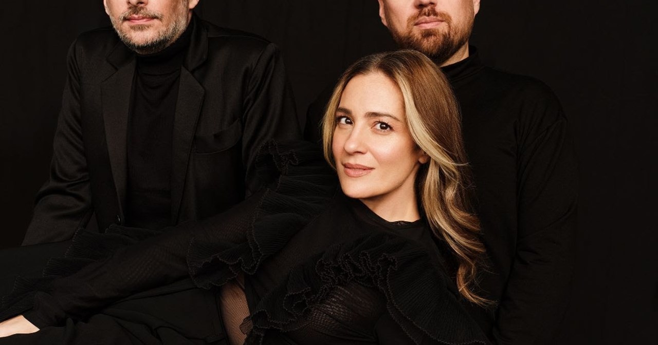 "Έρωτας και Απόκριες": Σταρόβας, Ελευθερίου και Κωνσταντόπουλος γιορτάζουν στον Σταυρό του Νότου - εικόνα 1