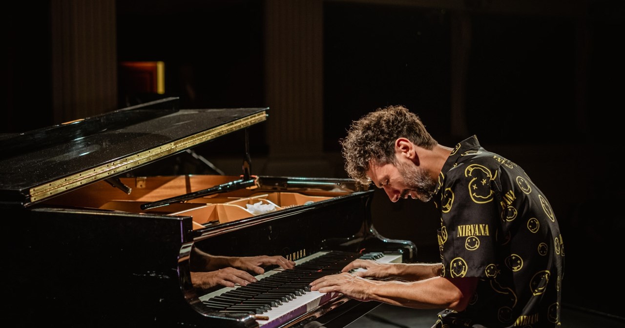 Μεγάλες ορχήστρες υπό αφόρητη ζέστη στο Ηρώδειο: Ρατλ και Ορχήστρα Δωματίου της Ευρώπης συναρπάζουν περισσότερο από Ρόουβαλι και Φιλαρμόνια - εικόνα 2